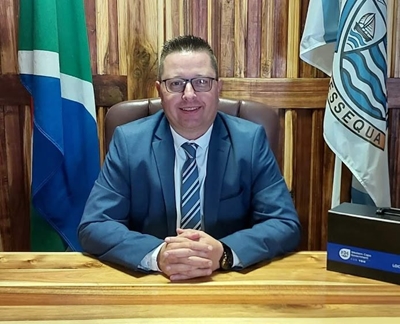Speaker Andrew Stroebel groet