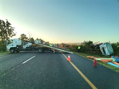 Truck overturned on N2 outside Albertinia