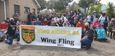 Motorfietsryers reik uit na bejaardes