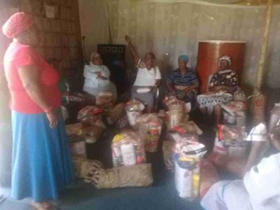 Care centre feeds elderly on Christmas