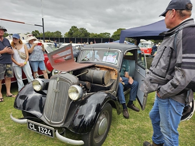 Old Car Show draws 12 000 visitors