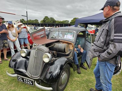 Old Car Show draws 12 000 visitors