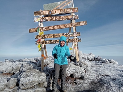 Mari Gunter klim Kilimanjaro