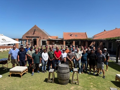 Entsha Henra wen Best of Mossel Bay-toekenning