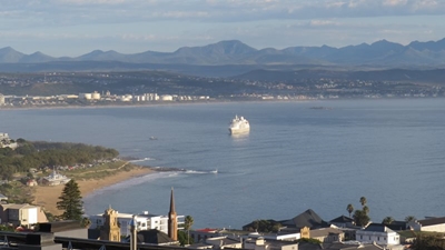 Silver Cloud arrives in Mossel Bay