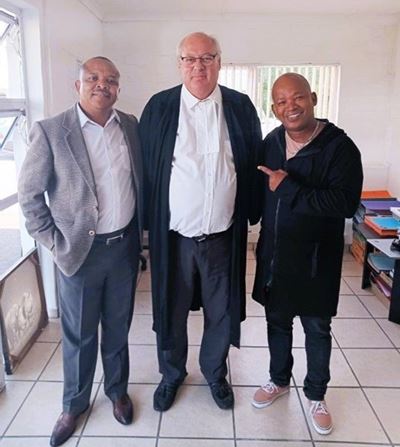 Saamstaan Suid-Afrika leierskapstryd vlam weer op 