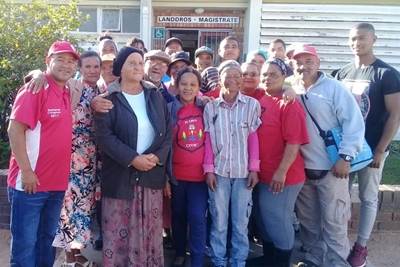 Icosa staan vissers steeds by