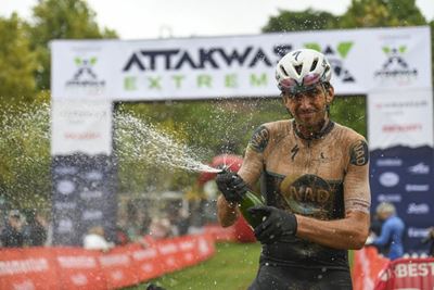 Cycling pair kick-off 2020 in (muddy) style 
