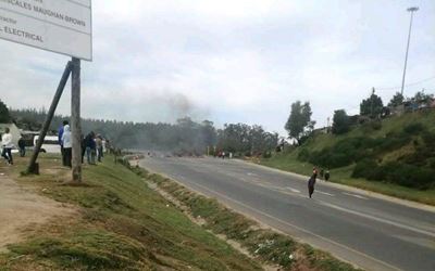 Hlalani residents close N2 demanding houses