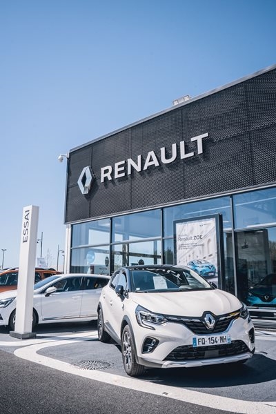 France hails Chinese battery factory for Renault in electric push