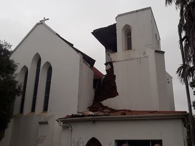 Ramp tref kerk vroegoggend