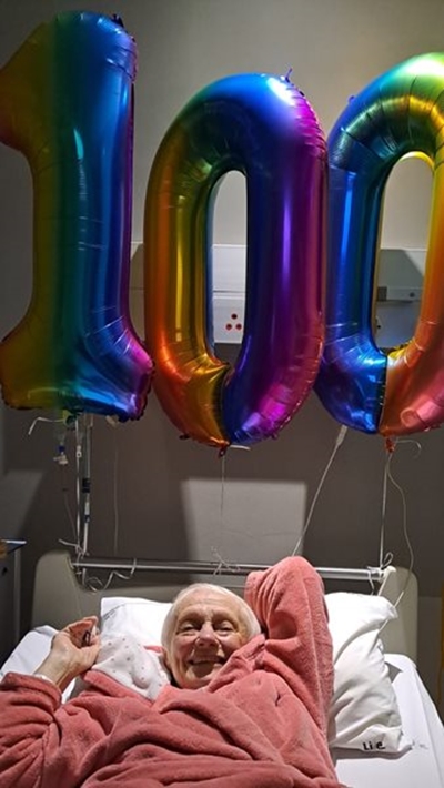 Besondere mylpaal met 90-jarige se klepvervanging