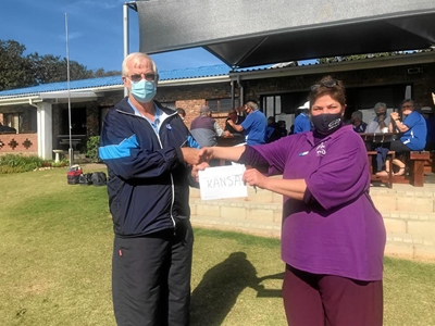 Rolbalklub samel R10 000 in vir Kansa