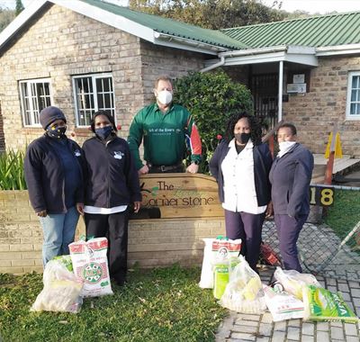 Caregivers welcome food hampers