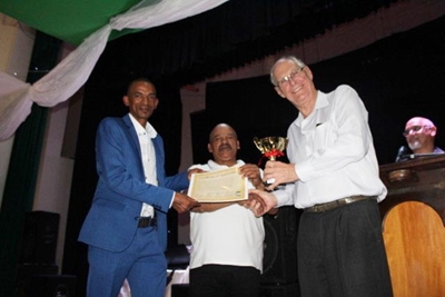 Plaaslike dokter word vereer deur Jack Simons ANC-tak