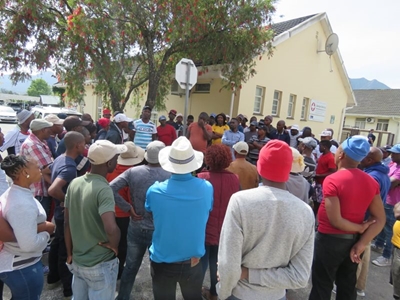 Security guards stage stand off at municipality