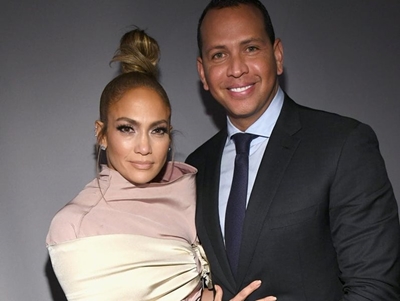 It's official! Jennifer Lopez engaged