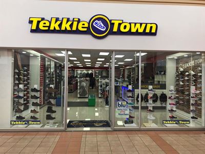 Steinhoff shoe doesn't fit Tekkie Town