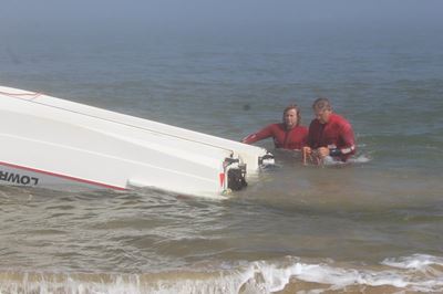 Stilbaai vissersboot slaan om in digte mis 