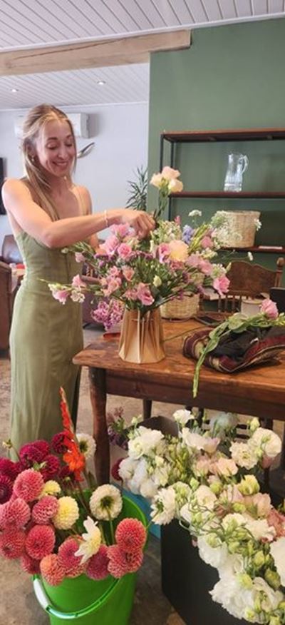 Kendall Schoeman se blomwerksessies laat Cradock se kreatiwiteit blom
