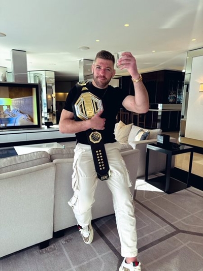 Dricus du Plessis toasts Drake for betting against him