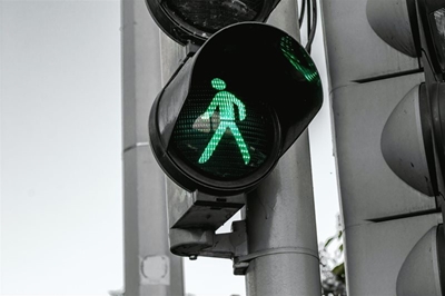 When encountering a faulty traffic light