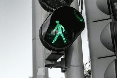 When encountering a faulty traffic light