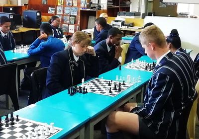 Gimmies en Punt se interskole-uitslae