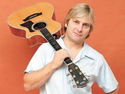 Afrikaans singer Jacques de Coning dies in horrific crash