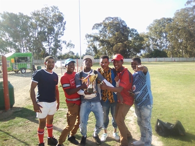 Sport hou jonges besig