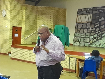 Prof. Jonathan Jansen motiveer opvoeders in Heidelberg