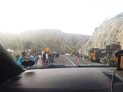 Scavengers, stun grenades and chaos in Meiringspoort 