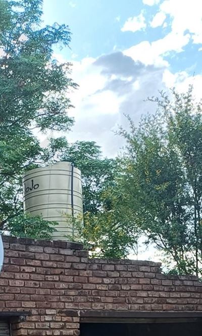 Dele van Cradock weer sonder water
