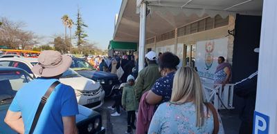 Toustaan tap kliënte se 'beurtkrag'