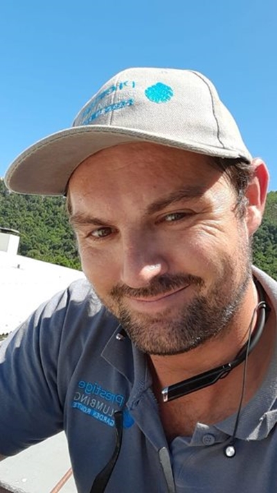 Alleged scamming plumber seen in Thailand