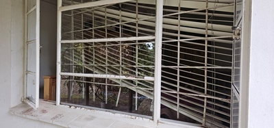 Students have scare during burglary in broad daylight