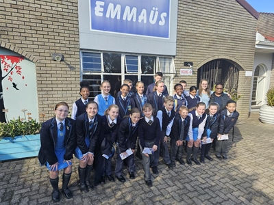 Outeniqua Primary learners extend helping hands