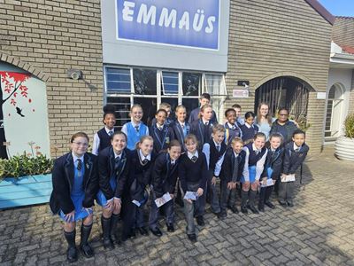 Outeniqua Primary learners extend helping hands