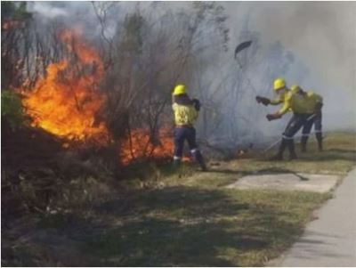Firefighters trying to prevent the spread of Tsitsikamma fires