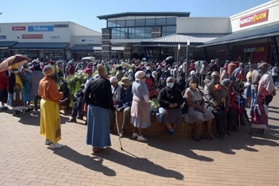 SASSA workers reportedly sitting at home while people queue for help