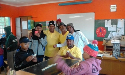 Domino-spelers kort kwaai woorde