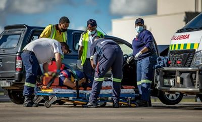 Woman crashes bakkie into barriers at toll plaza near Ermelo