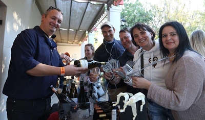 Georgiete geniet wynproe in Graaff-Reinet en Nieu Bethesda