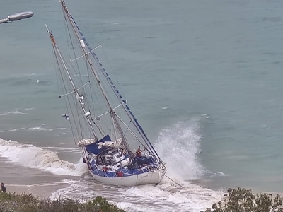 Yacht washed up on Santos Beach