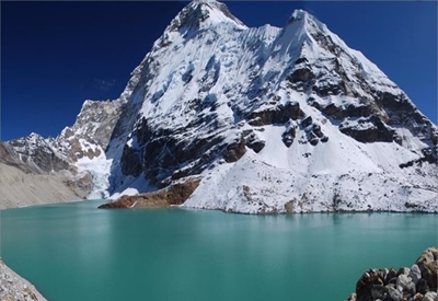 Fighting climate change in the shadow of Mount Everest