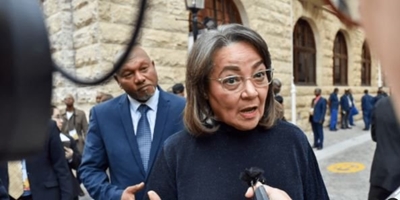 De Lille takes landlord to court to have Treasury offices reopened