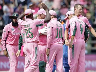 Magic Pink Proteas stay alive