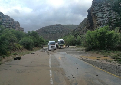 Flash floods close Meiringspoort