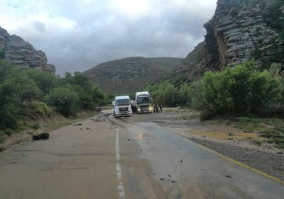 Flash floods close Meiringspoort