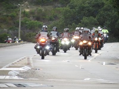 Motorfietse brul vir Helpende Hand